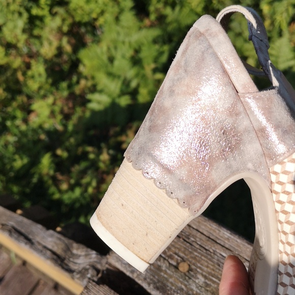 Gold Button heeled sandals - Picture 14 of 14